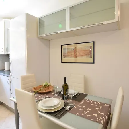 1 Bedroom Lovely In Daire Bardolino